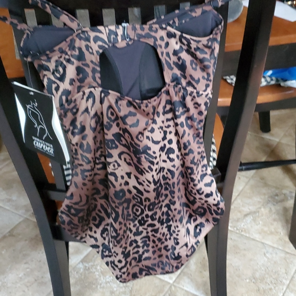 Swimsuit - Picture 2 of 8
